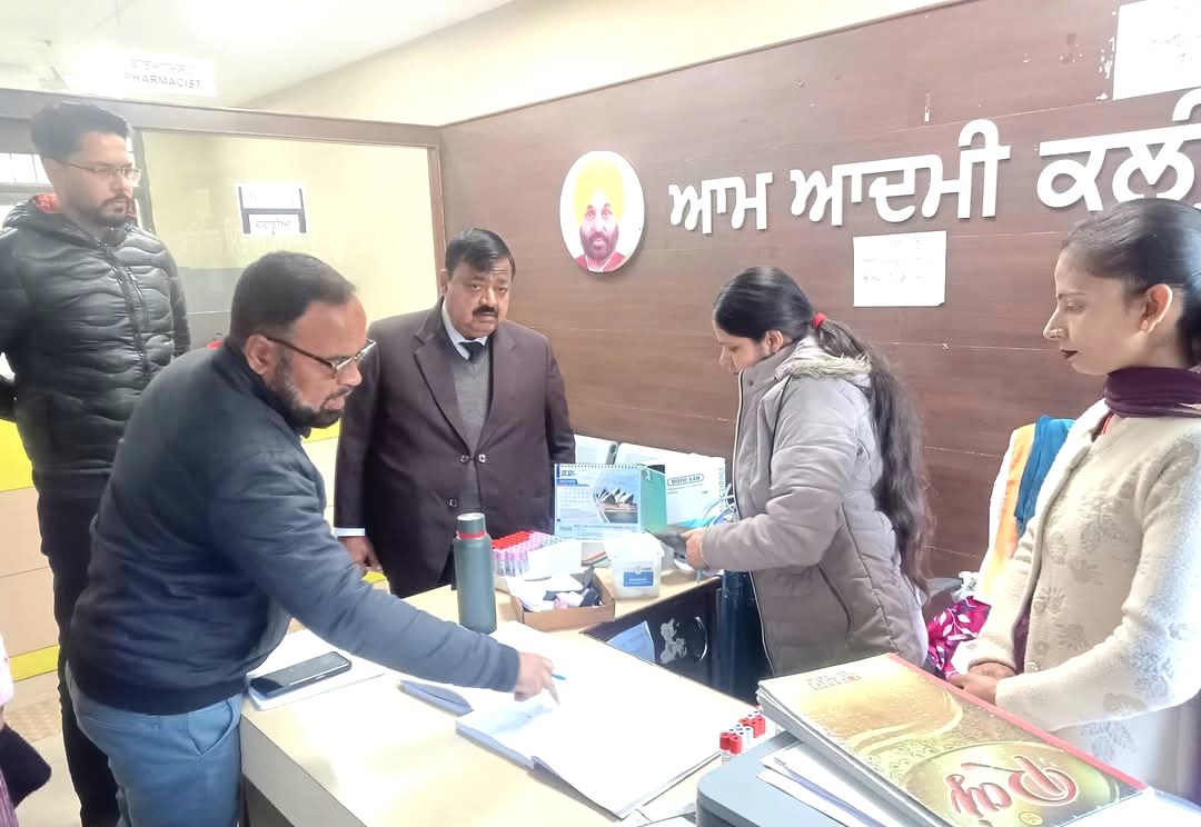 सिविल सर्जन डॉ. पवन कुमार शगोत्रा ने विभिन्न आम आदमी क्लीनिकों का किया दौरा